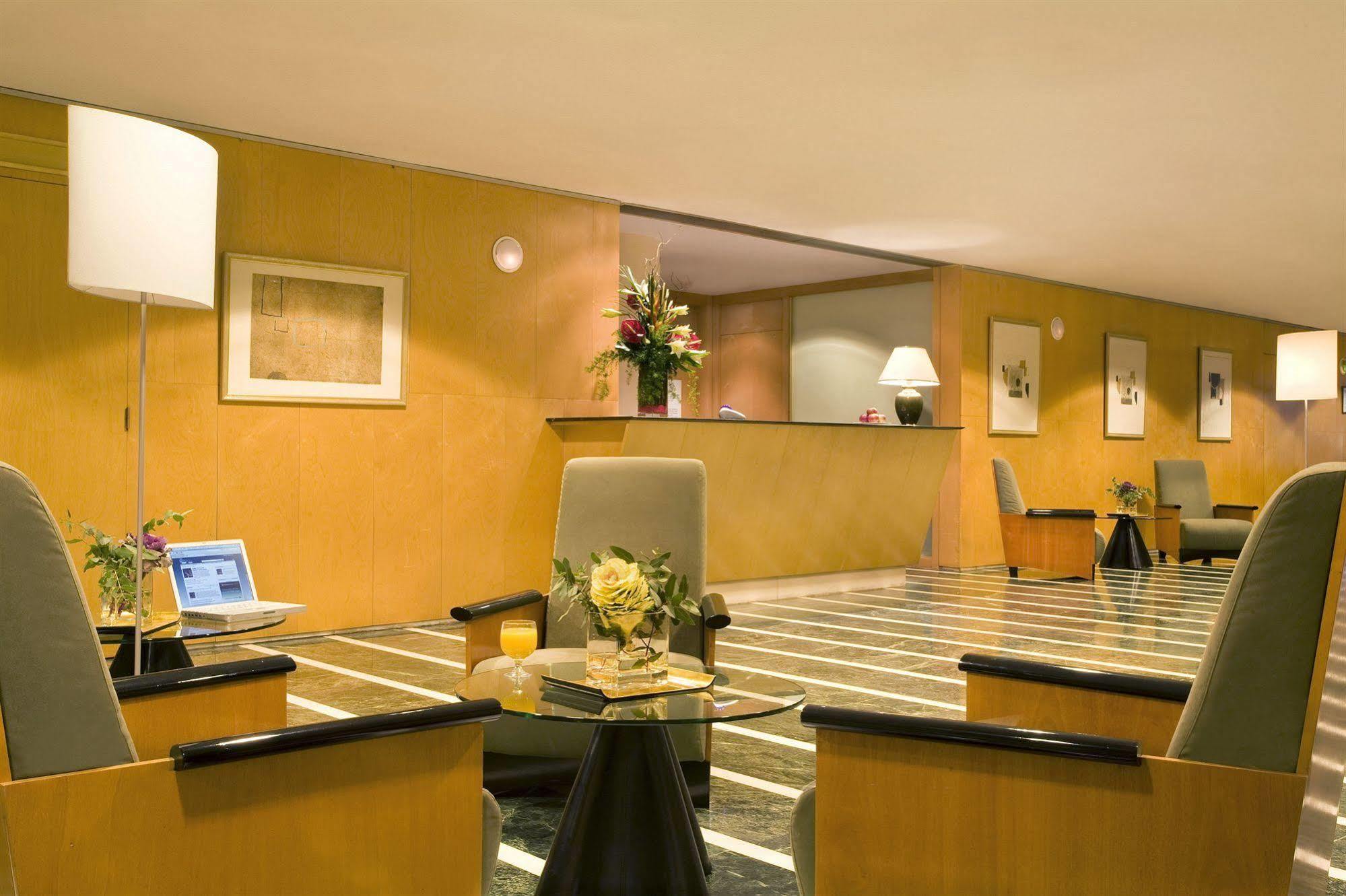 シタディーン ランブラス バルセロナアパートホテル エクステリア 写真
